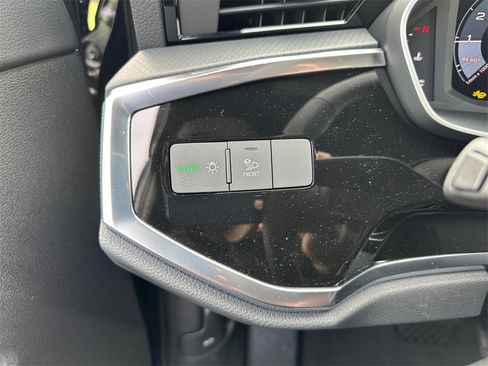 New 2025 Audi Q3 2.0T Premium image 24