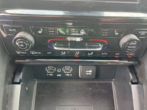 Used 2025 Jeep Grand Cherokee Altitude AWD/4WD image 27