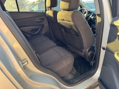Used 2019 Chevrolet Trax LT FWD image 22