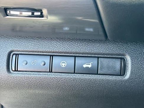 Certified 2025 Nissan Pathfinder SL FWD image 19