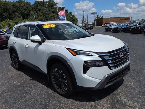 Used 2025 Nissan Rogue SL w/ Tech Package FWD image 1