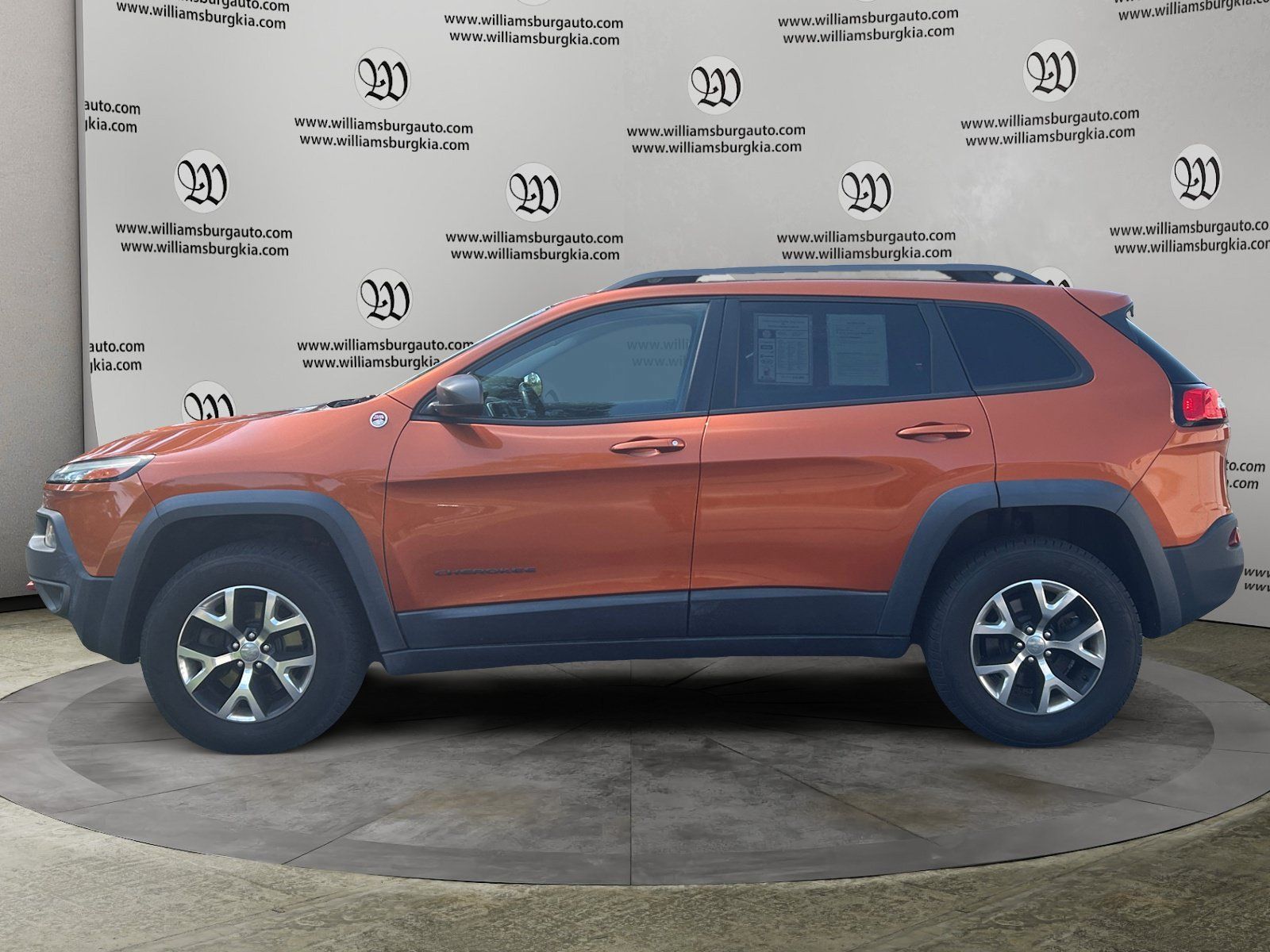 Used 2015 Jeep Cherokee Trailhawk w/ Leather Interior Group AWD/4WD image 2