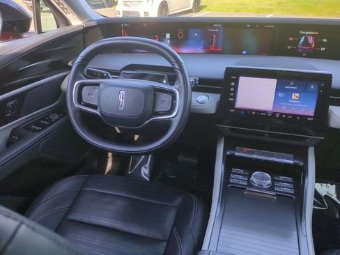 Used 2024 Lincoln Nautilus Reserve AWD/4WD image 30