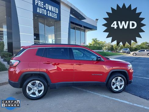 Used 2024 Jeep Compass Latitude image 2