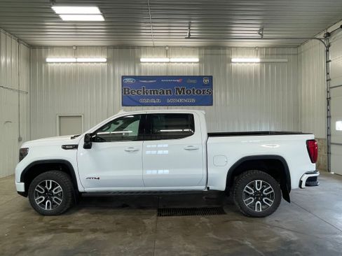 Used 2024 GMC Sierra 1500 AT4 w/ Technology Package AWD/4WD image 2