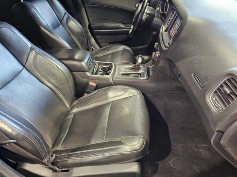 Used 2019 Dodge Charger SXT w/ Leather Interior Group RWD image 7