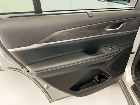 Used 2024 Jeep Grand Cherokee L Limited w/ Luxury Tech Group II image 28