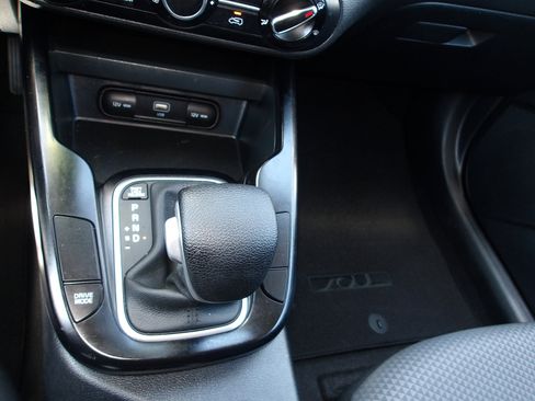 Used 2023 Kia Soul LX w/ LX Technology Package FWD image 19