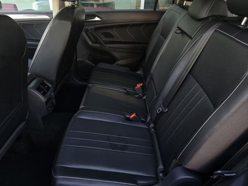 Used 2024 Volkswagen Tiguan SE image 11