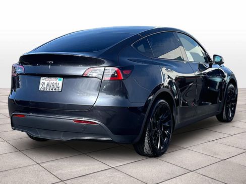 Used 2024 Tesla Model Y Long Range AWD/4WD image 9