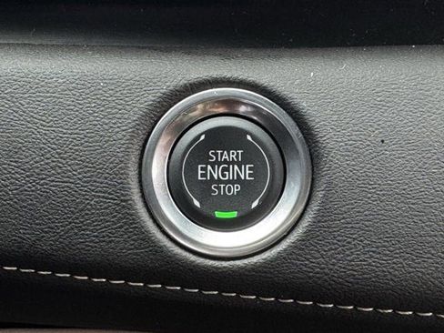 Used 2024 Cadillac Escalade Premium Luxury RWD image 24