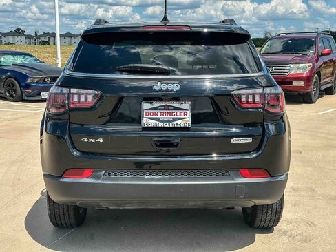 Used 2025 Jeep Compass Latitude AWD/4WD image 4