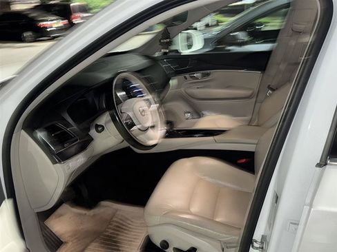 Used 2020 Volvo XC90 T6 Momentum AWD/4WD image 6