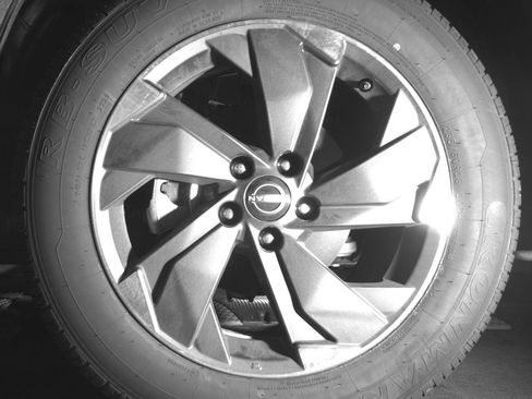 Used 2025 Nissan Rogue SV image 12