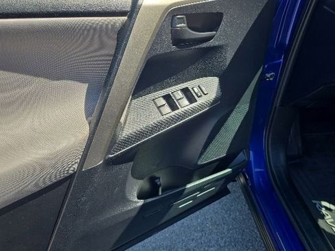 Used 2015 Toyota RAV4 LE AWD/4WD image 18