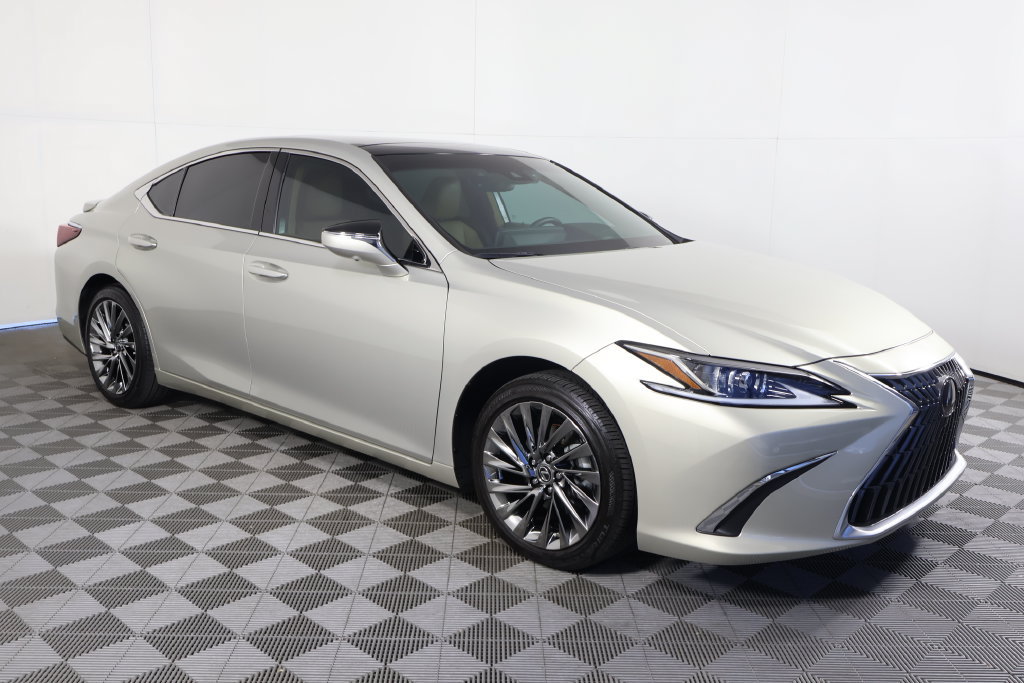 Used 2025 Lexus ES 350 w/ Luxury Package FWD image 3