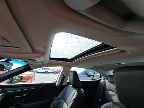 Used 2024 Lexus ES 350 w/ Premium Package image 21