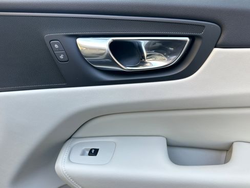 Certified 2025 Volvo XC60 T8 Plus w/ Protection Package Premier image 19