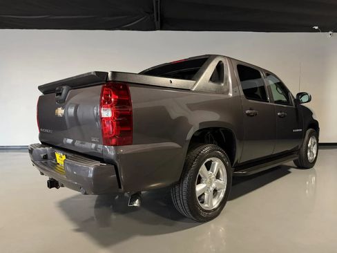Used 2010 Chevrolet Avalanche LT w/ Luxury Package RWD image 4