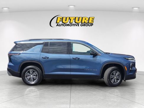 Used 2026 Chevrolet Traverse LT AWD/4WD image 3