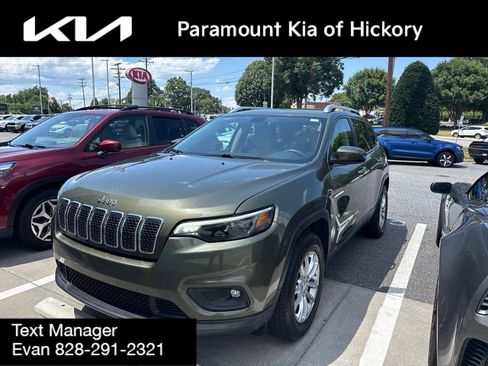 Used 2019 Jeep Cherokee Latitude w/ Popular Appearance Group AWD/4WD image 2