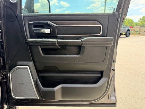 Used 2025 RAM 2500 Laramie AWD/4WD image 39