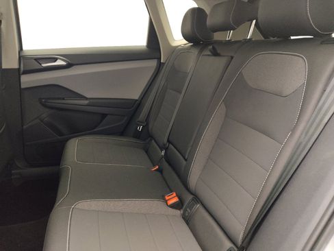 Used 2023 Volkswagen Taos SE w/ Panoramic Sunroof Package FWD image 18