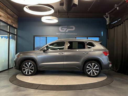 Used 2024 Volkswagen Taos SE w/ MDO Package image 6