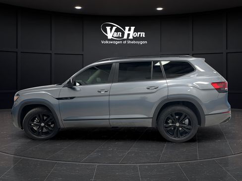 Used 2023 Volkswagen Atlas SEL R-Line AWD/4WD image 4
