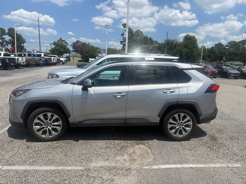 Used 2020 Toyota RAV4 XLE Premium AWD/4WD image 3