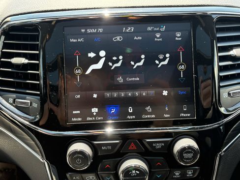 Used 2019 Jeep Grand Cherokee Limited w/ Luxury Group II AWD/4WD image 25