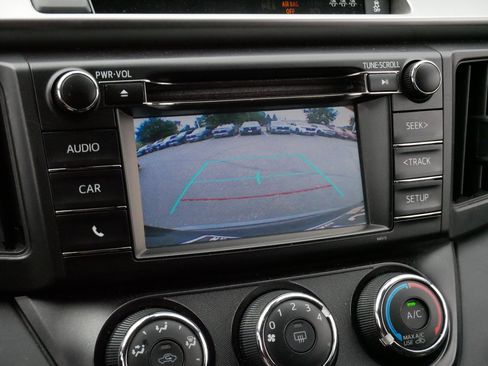 Used 2018 Toyota RAV4 LE w/ Carpet Mat Package FWD image 30