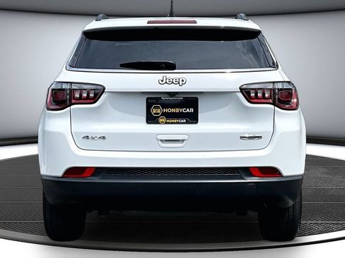 Used 2023 Jeep Compass Latitude w/ Sun and Sound Group AWD/4WD image 5