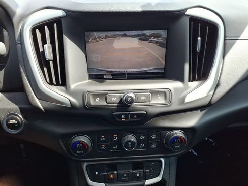 Used 2022 GMC Terrain SLE w/ Driver Convenience Package FWD image 16