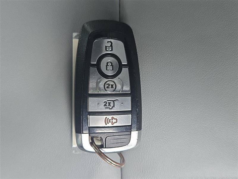 Used 2021 Ford Explorer XLT w/ Equipment Group 202A AWD/4WD image 28
