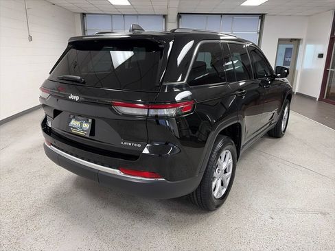 Certified 2022 Jeep Grand Cherokee Limited AWD/4WD image 3