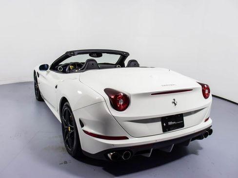 Certified 2017 Ferrari California T image 26