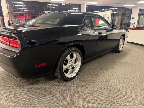 Used 2010 Dodge Challenger R/T RWD image 4