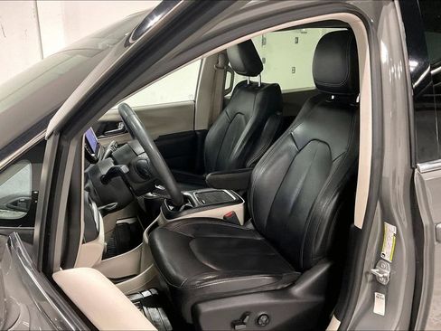 Used 2022 Chrysler Pacifica Touring-L FWD image 31
