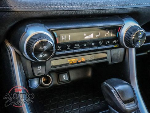 Used 2022 Toyota RAV4 LE image 28