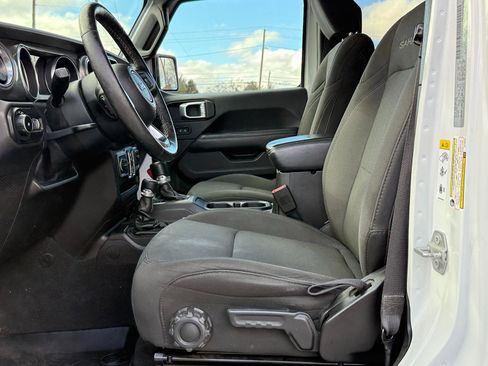 Used 2018 Jeep Wrangler Unlimited Sahara w/ Dual Top Group image 17