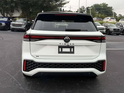Certified 2026 Volkswagen Tiguan SE R-Line FWD image 6