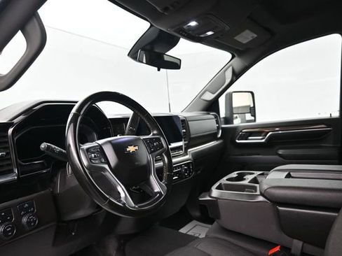 Used 2024 Chevrolet Silverado 2500 LT AWD/4WD image 17