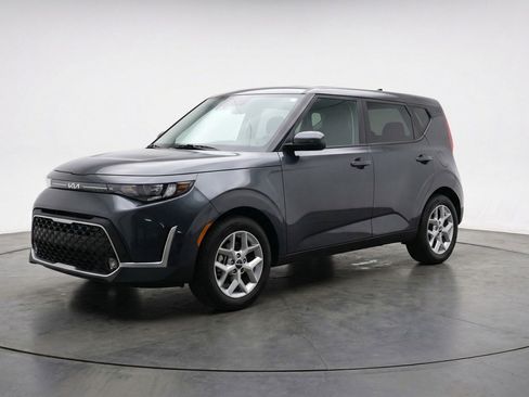 Used 2025 Kia Soul LX w/ LX Technology Package FWD image 3