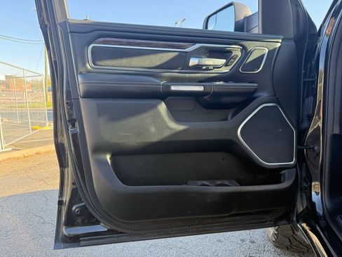 Used 2019 RAM 1500 Laramie AWD/4WD image 17