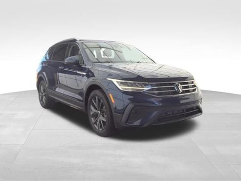 Used 2023 Volkswagen Tiguan SE FWD image 3