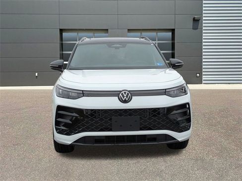 New 2026 Volkswagen Tiguan SE R-Line image 2