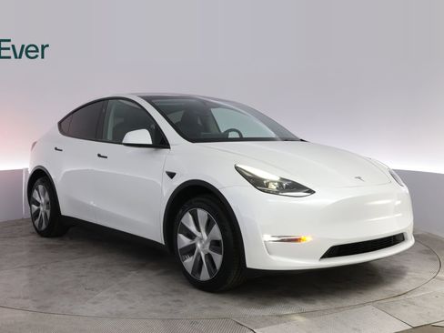 Used 2024 Tesla Model Y Long Range AWD/4WD image 13