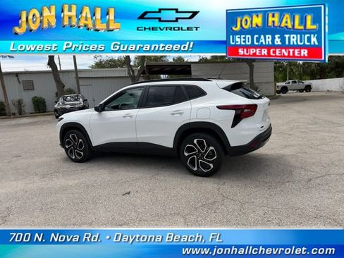 Used 2024 Chevrolet Trax RS w/ Sunroof Package FWD image 6