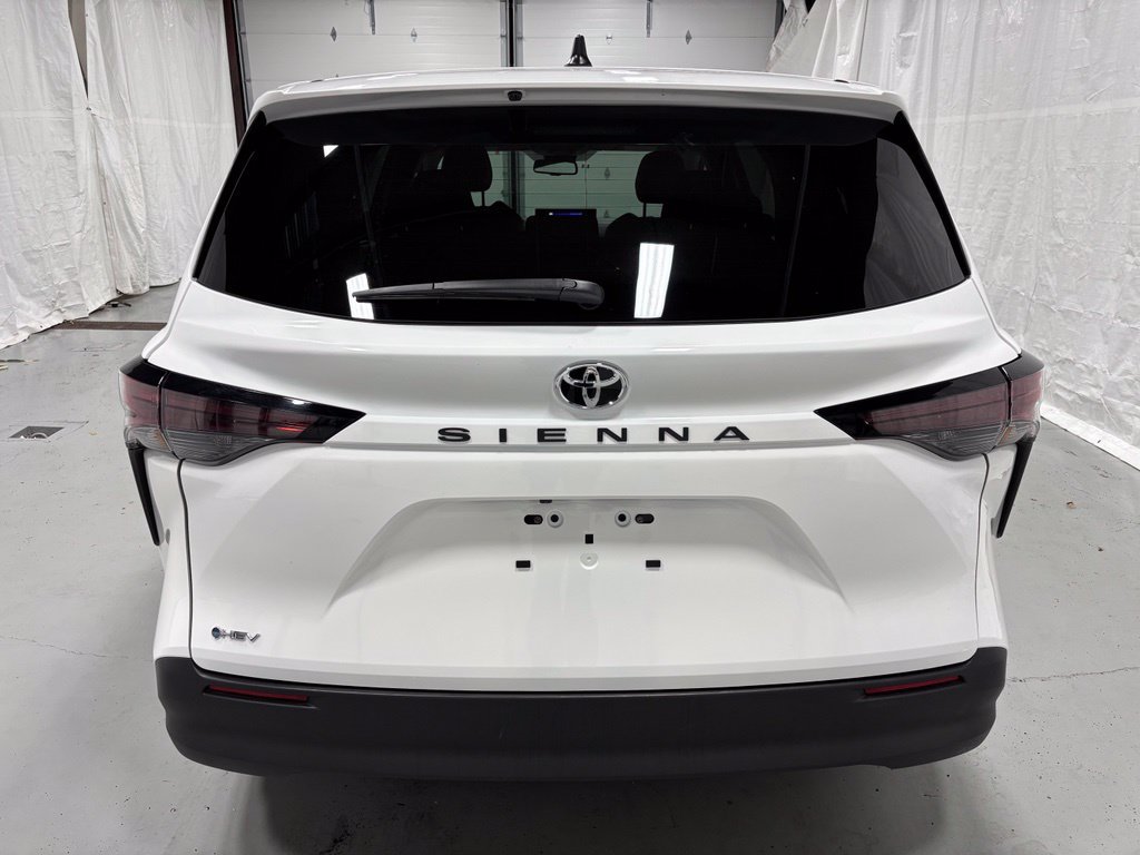 Used 2026 Toyota Sienna LE FWD image 6